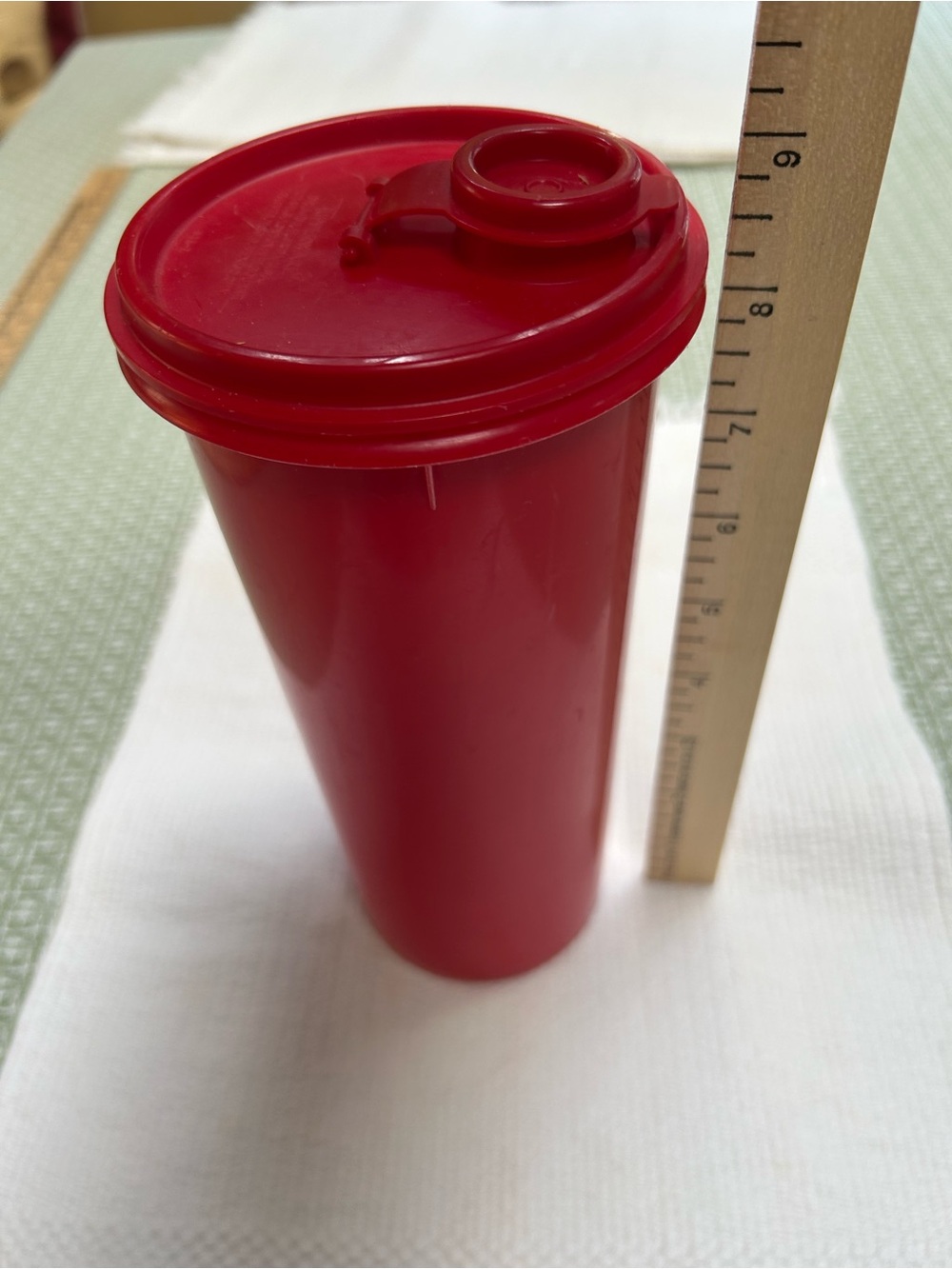 TUPPERWARE Tomato Juice Red Container Tumbler w/Flip Lid. Get it out of tin can!